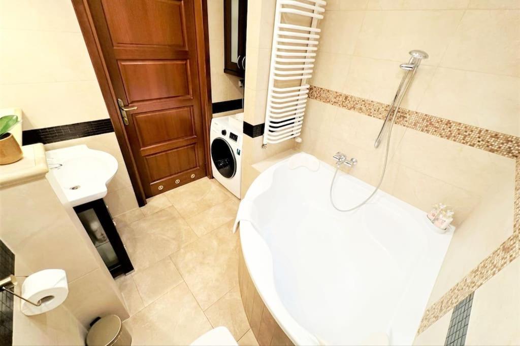 Exclusive Penthouse Near Citycenter 120M2 +Netflix Krakau Buitenkant foto
