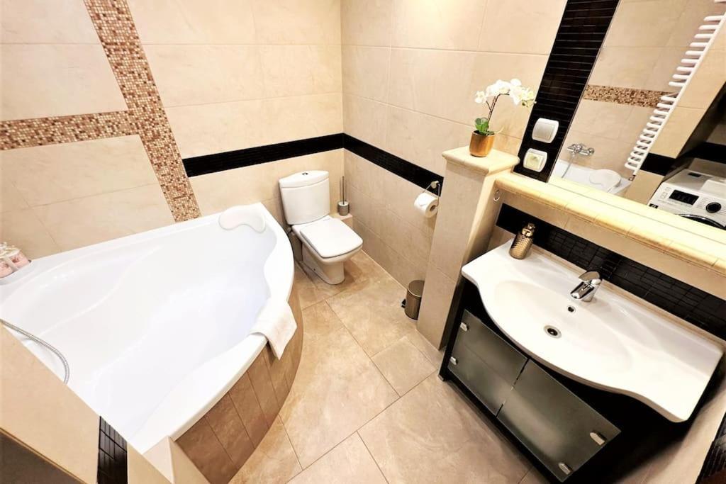 Exclusive Penthouse Near Citycenter 120M2 +Netflix Krakau Buitenkant foto